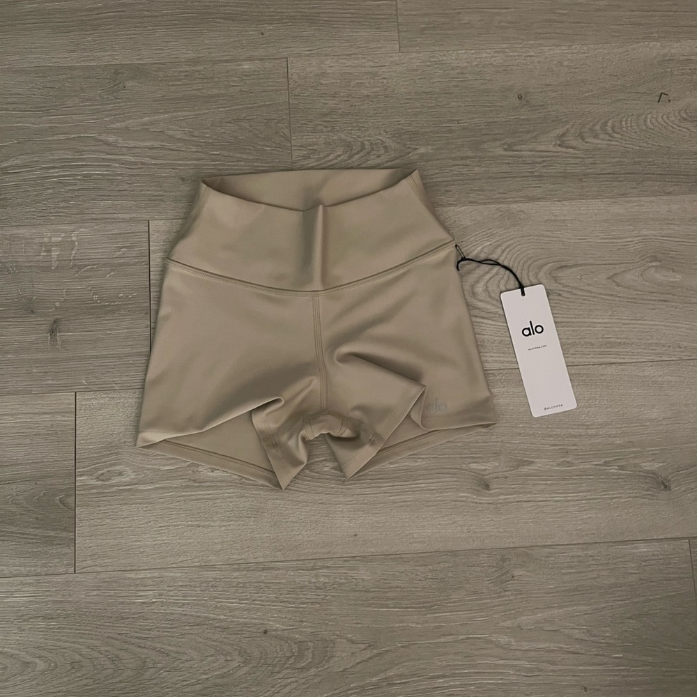 Alo 3 inch shorts